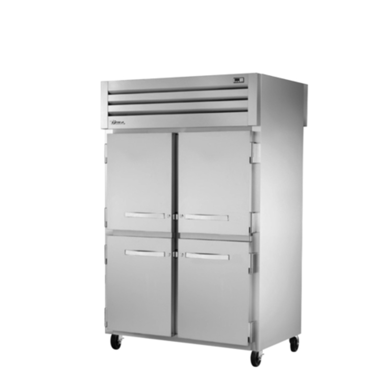 Réfrigérateur True STA2RPT-4HS-2G-HC de 133,78 cm, à double accès, avec portes moitié solides et moitié vitrées