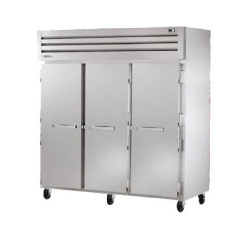 Congélateur professionnel vertical True Refrigeration STG3F-3S-HC de 197,5 cm à trois portes pleines