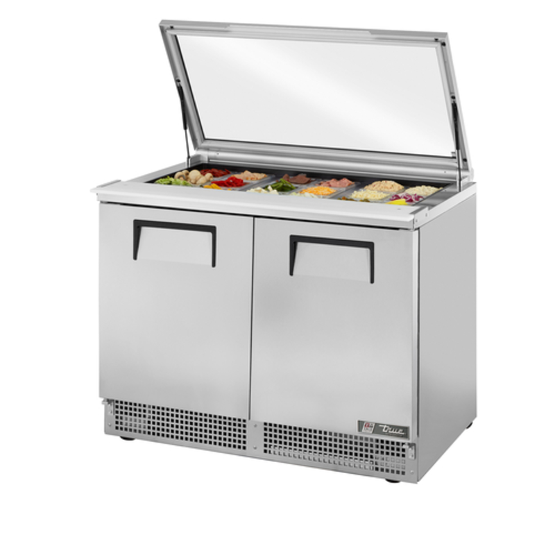Table de préparation à sandwichs/salades True Refrigeration TFP-48-18M-HC~FGLID Mega Top de 48 pouces avec couvercle en verre plat