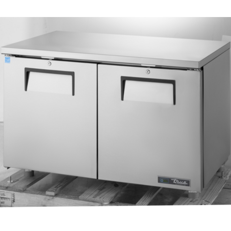 Réfrigérateur commercial sous-comptoir True TUC-48C-HC à portes pleines de 48 pouces